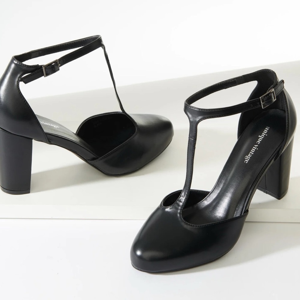 Unique Vintage Black Leatherette T-Strap Astaire Pumps
Size 6 NEW without tags